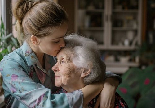 «Я теряю его по кусочкам каждый день»: как ухаживать за близким с деменцией и не потерять себя